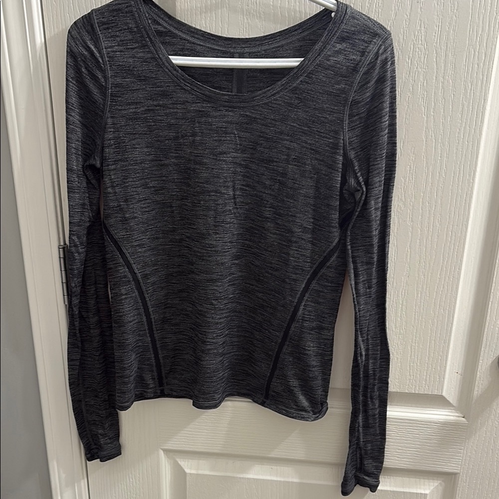 Lululemon Athletica Fitted Gray Long Sleeve Tee